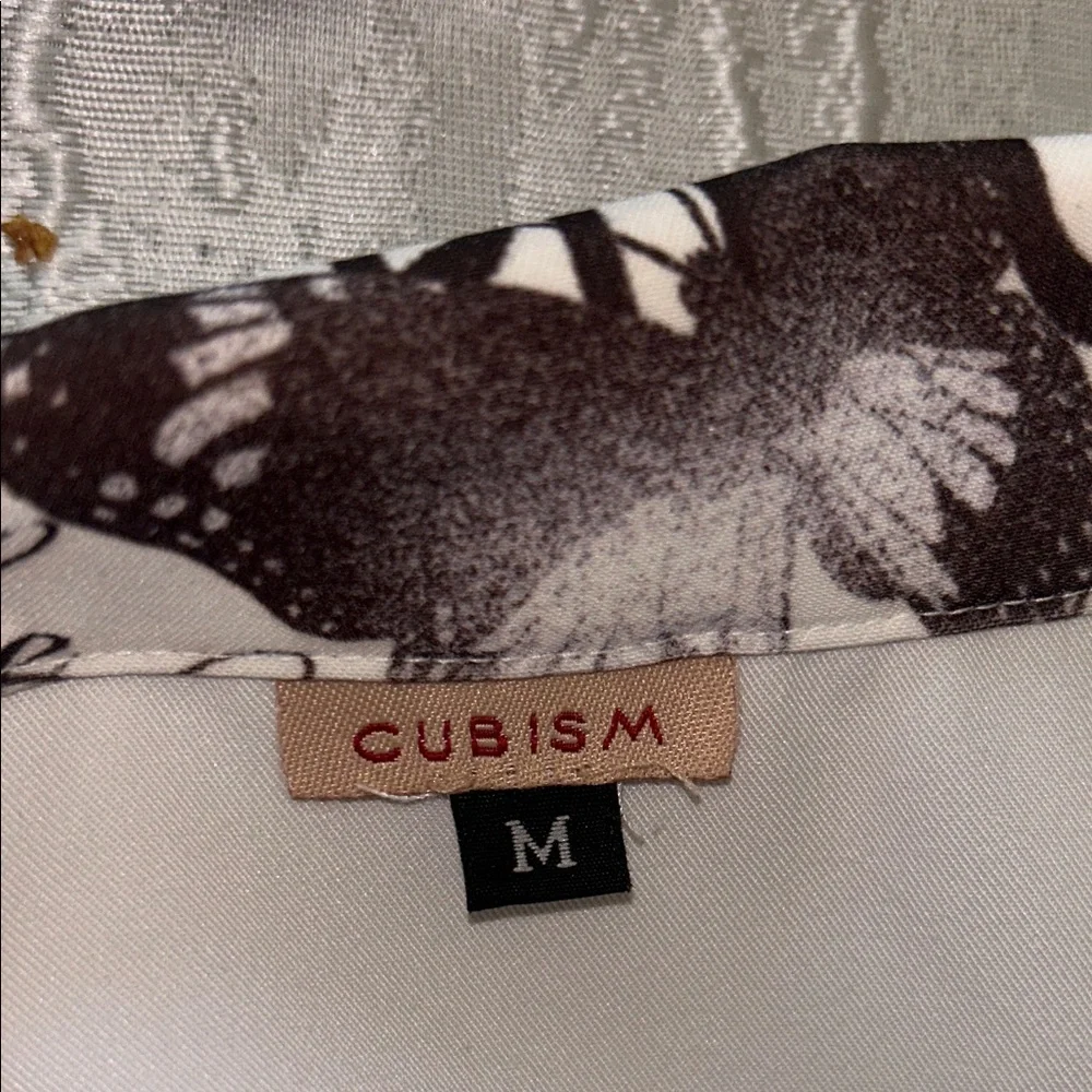 Elegant Butterfly Print Sleeveless Blouse - Picture 8 of 10